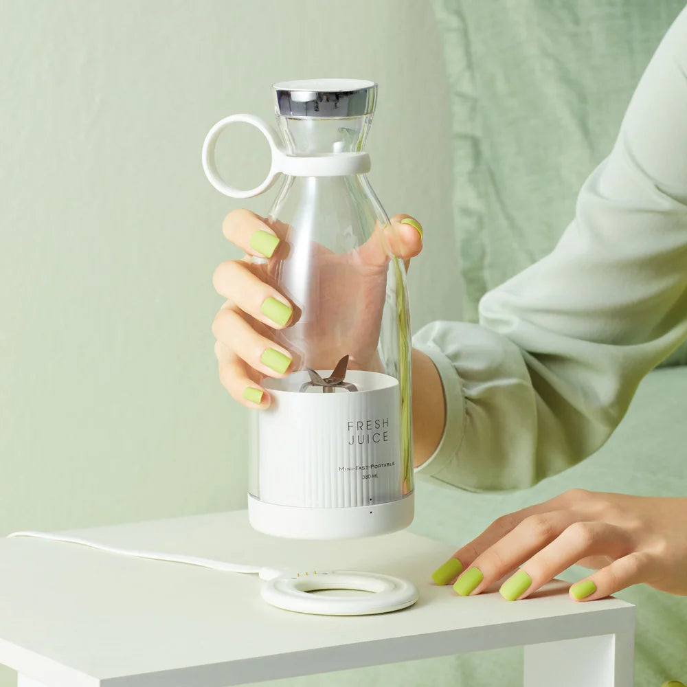 HomeBedBath™️ Portable Electric Juicer